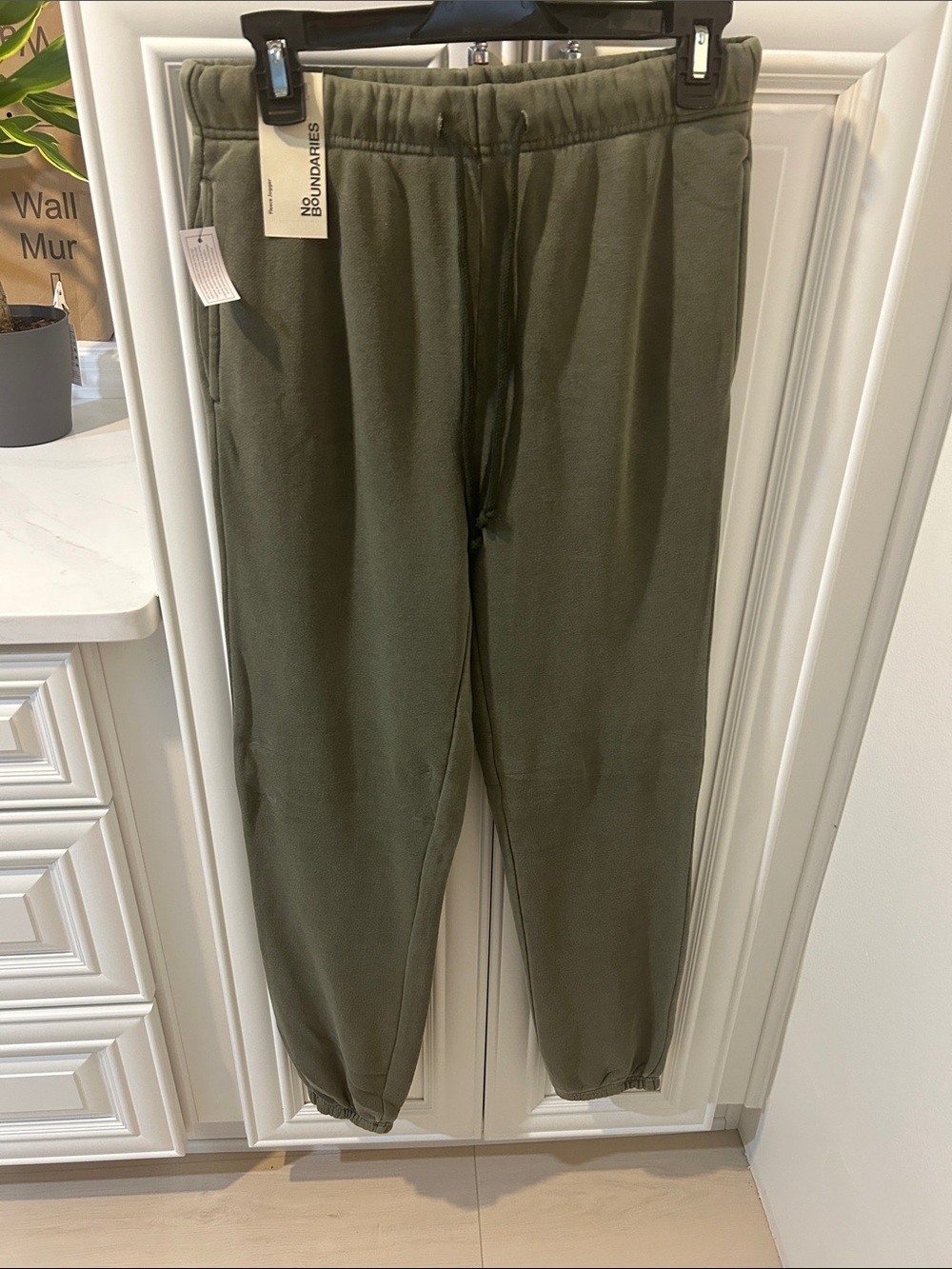 No Boundaries Men’s Olive Jogger Sweatpants
